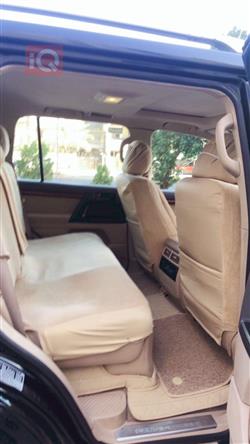 تۆیۆتا لاند کروزەر